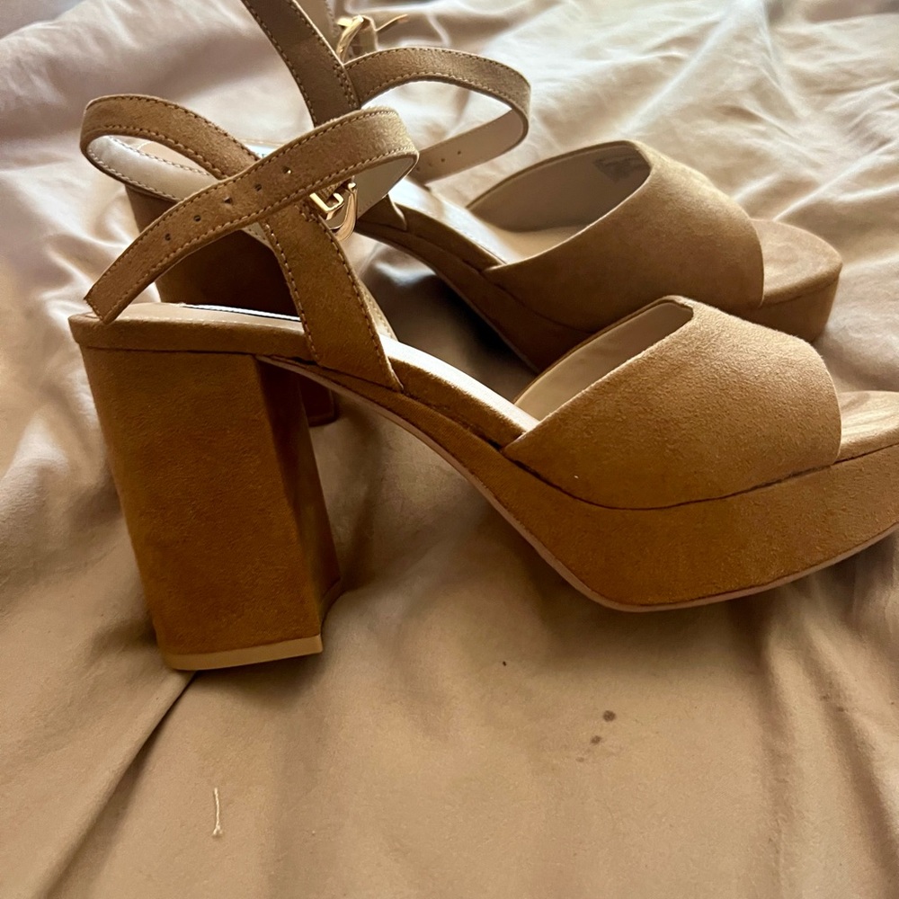 Steve Madden  Tan Block Heel Sandals